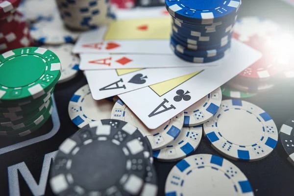 klub4d live casino table with multiple players and dealer